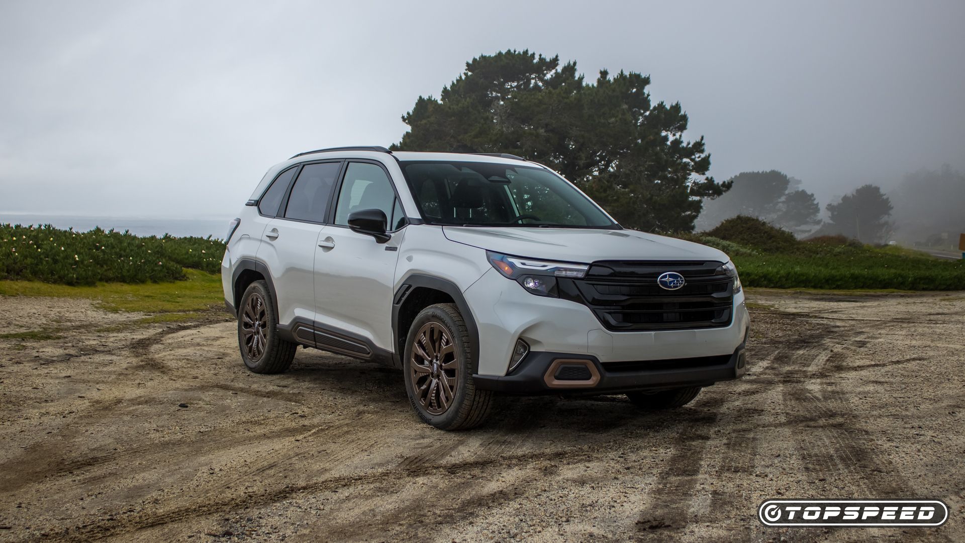 2025 Subaru Forester Hybrid hero2