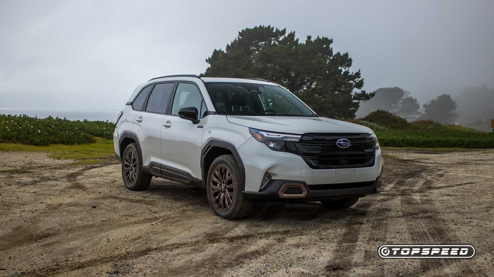 2025 Subaru Forester Hybrid hero2