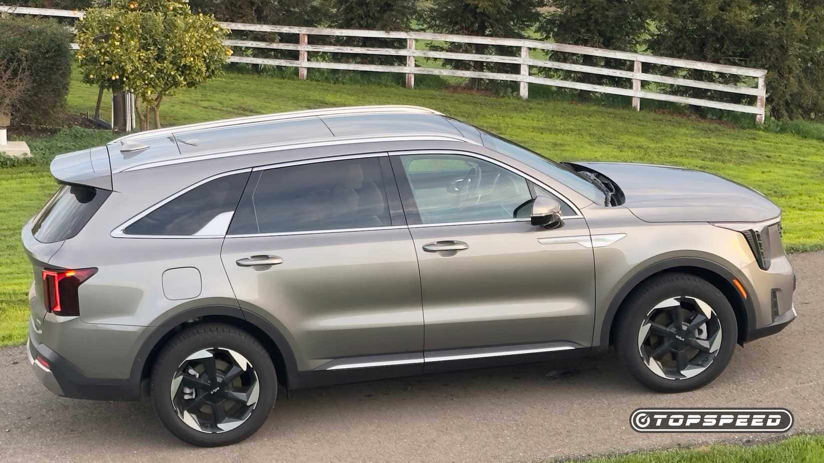 2025 Kia Sorento PHEV Exterior - Right Profile