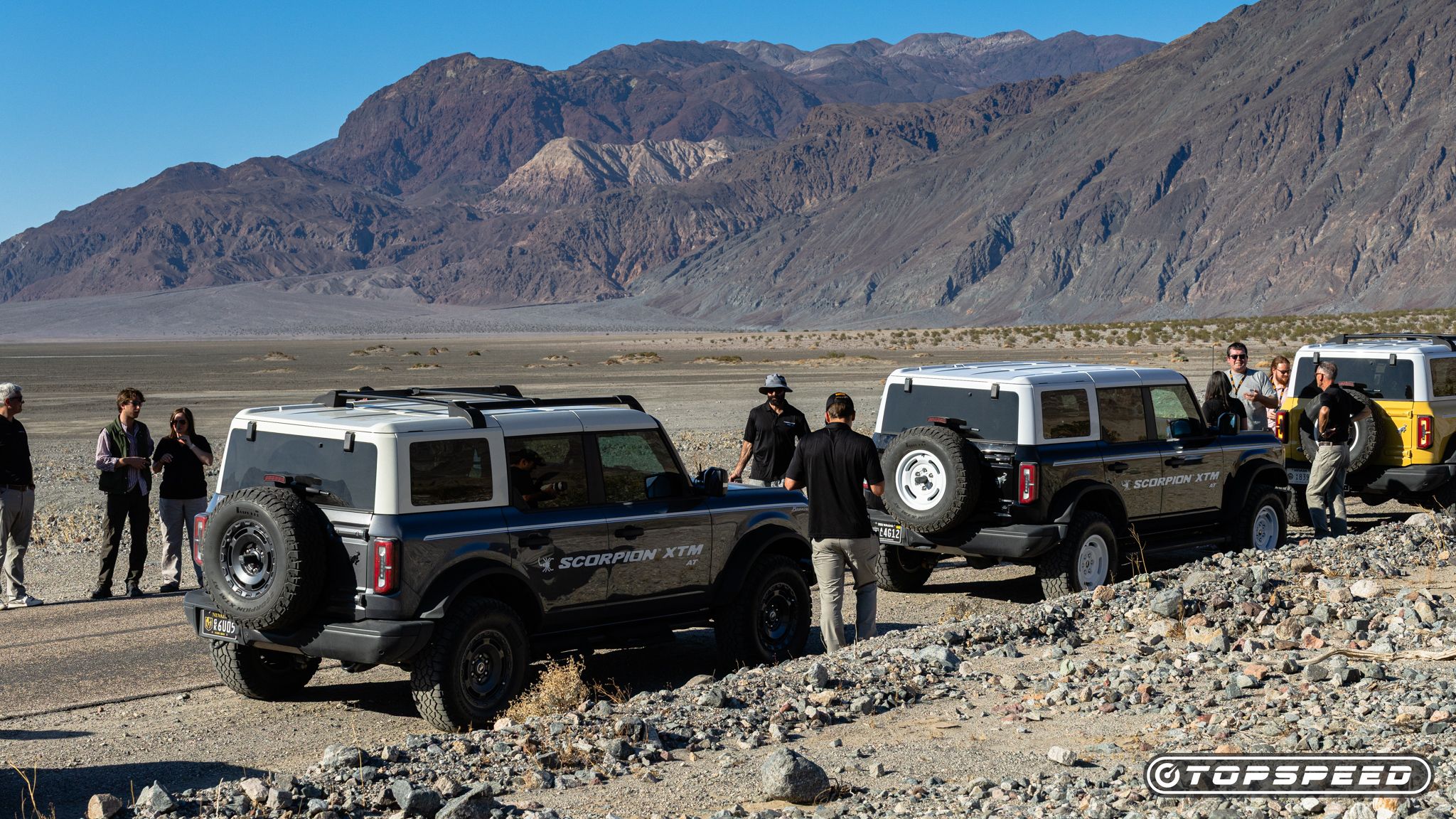 I Tested The Ford Bronco And Rivian R1S Off-Road In The Desert With ...