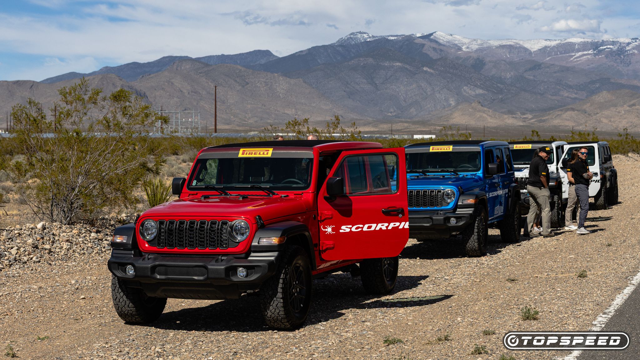 I Tested The Ford Bronco And Rivian R1S Off-Road In The Desert With ...