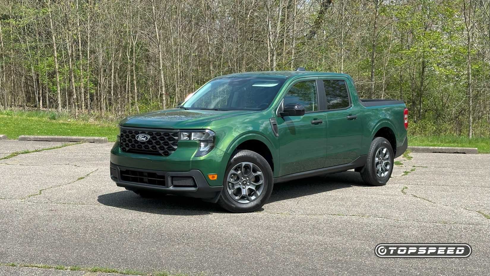 2025 Ford Maverick XLT All-Wheel Drive Hybrid Front Three-Quarter-3