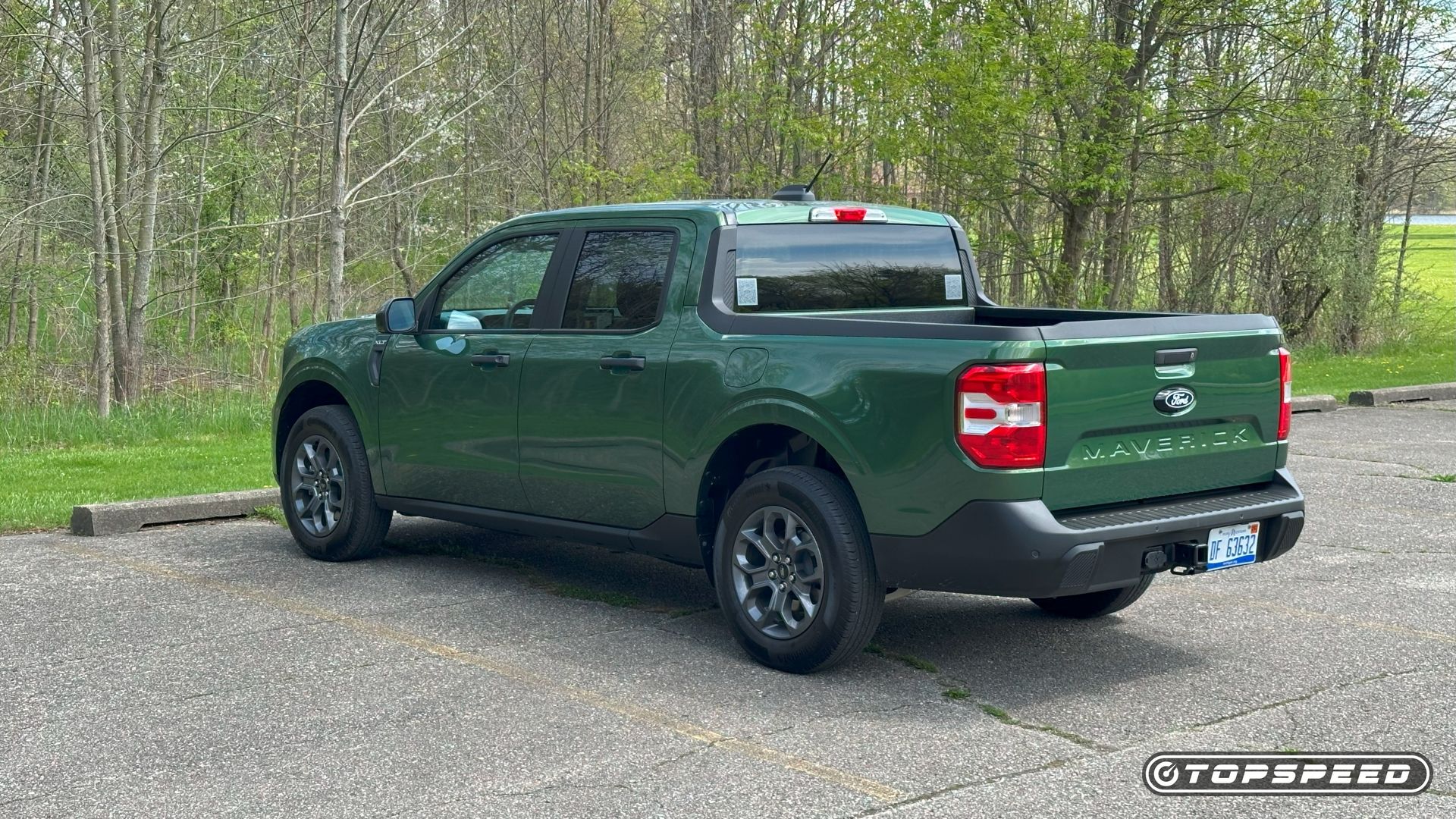 2025 Ford Maverick XLT All-Wheel Drive Hybrid Rear Three-Quarter 02-7