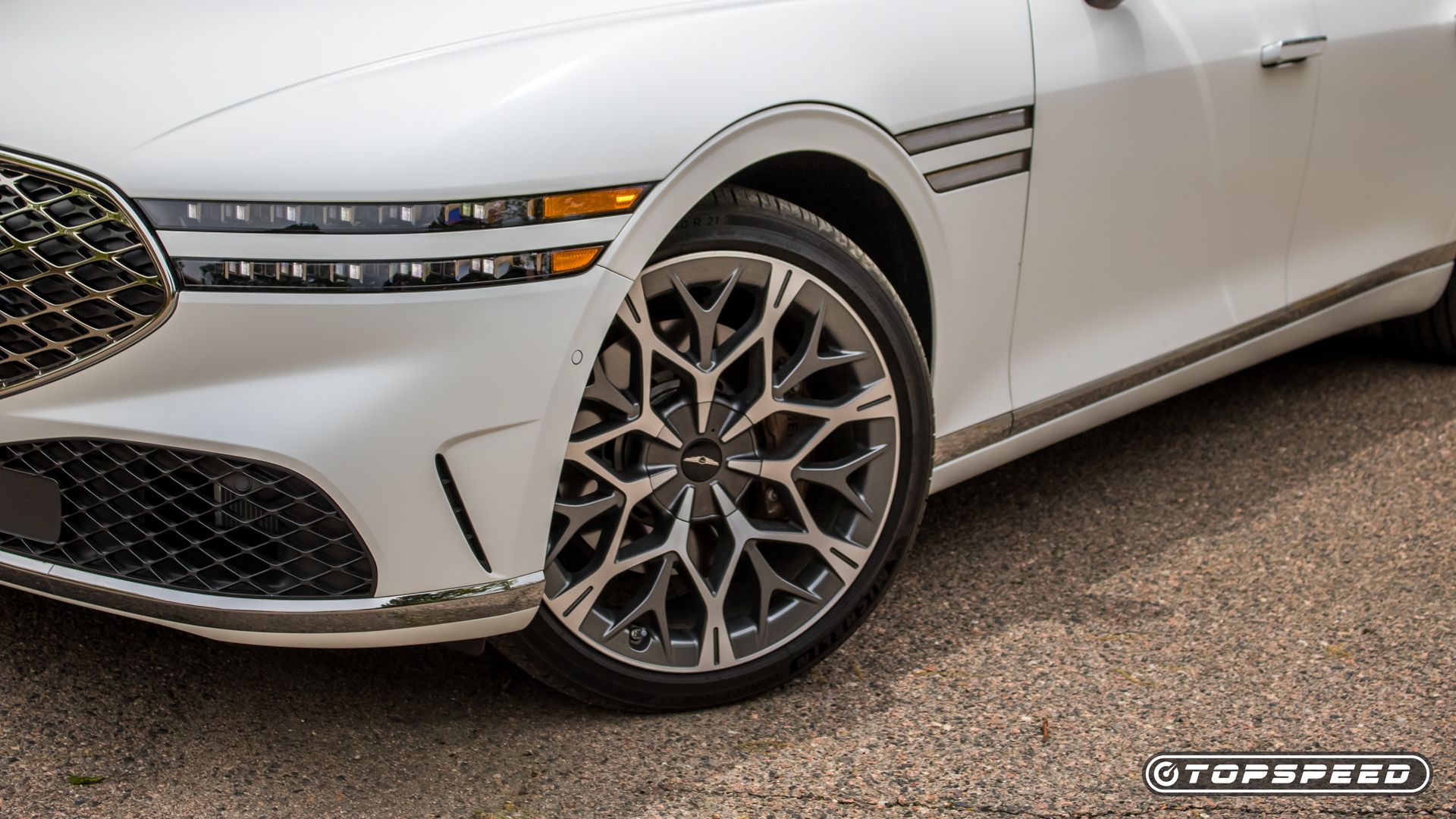 Front close-up of a 2025 Genesis G90's wheel