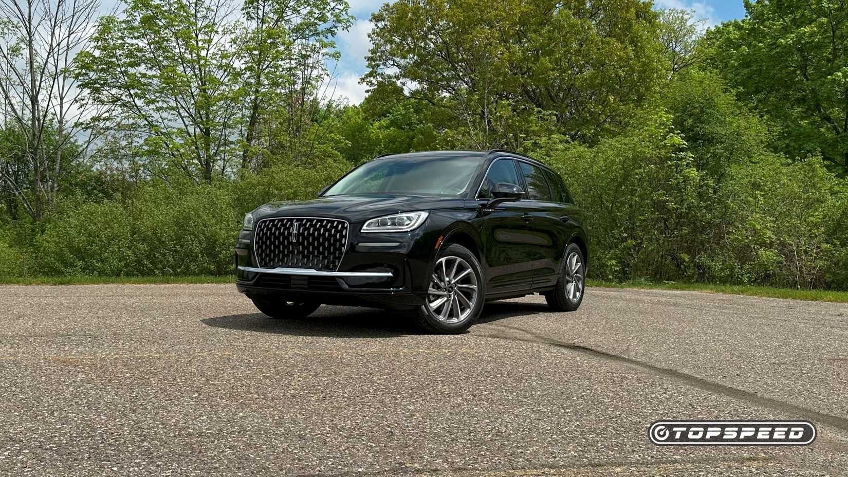 2025 Lincoln Corsair AWD Grand Touring III Front Three-Quarter parked
