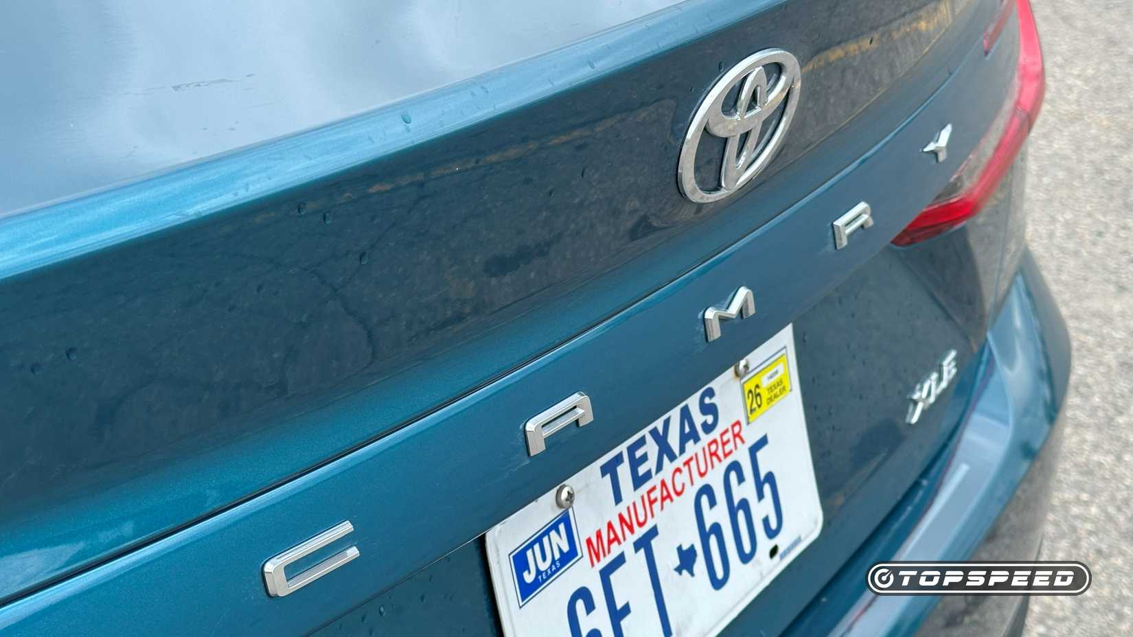2025 Toyota Camry XLE AWD Camry Emblema 02-1