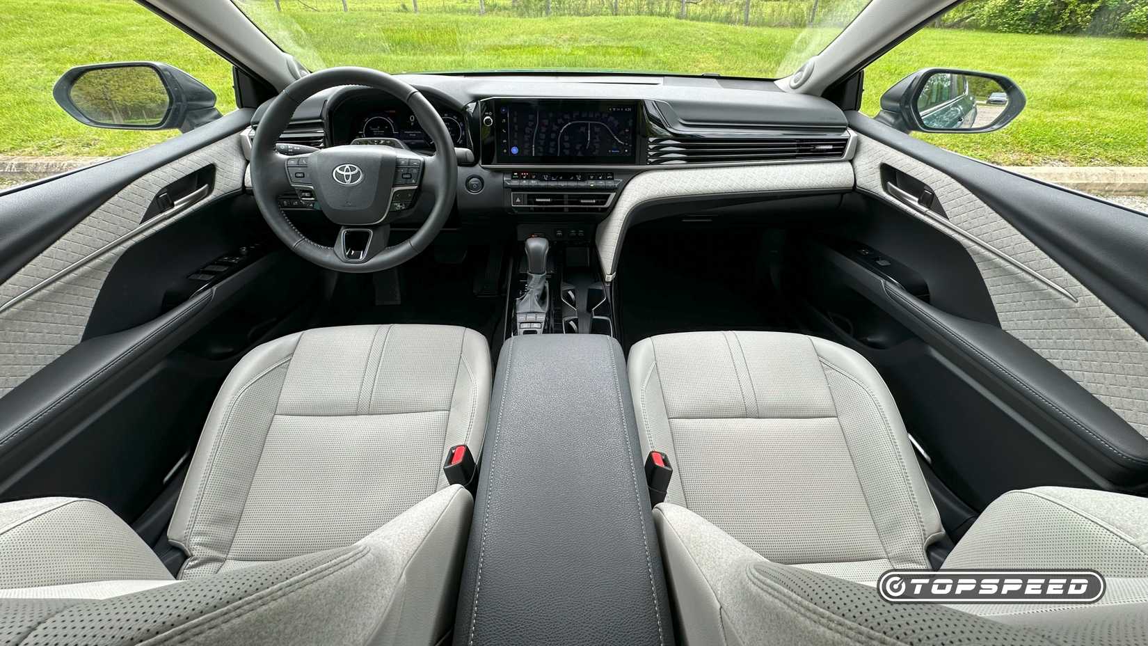 2025 Toyota Camry XLE AWD Dashboard 02-1
