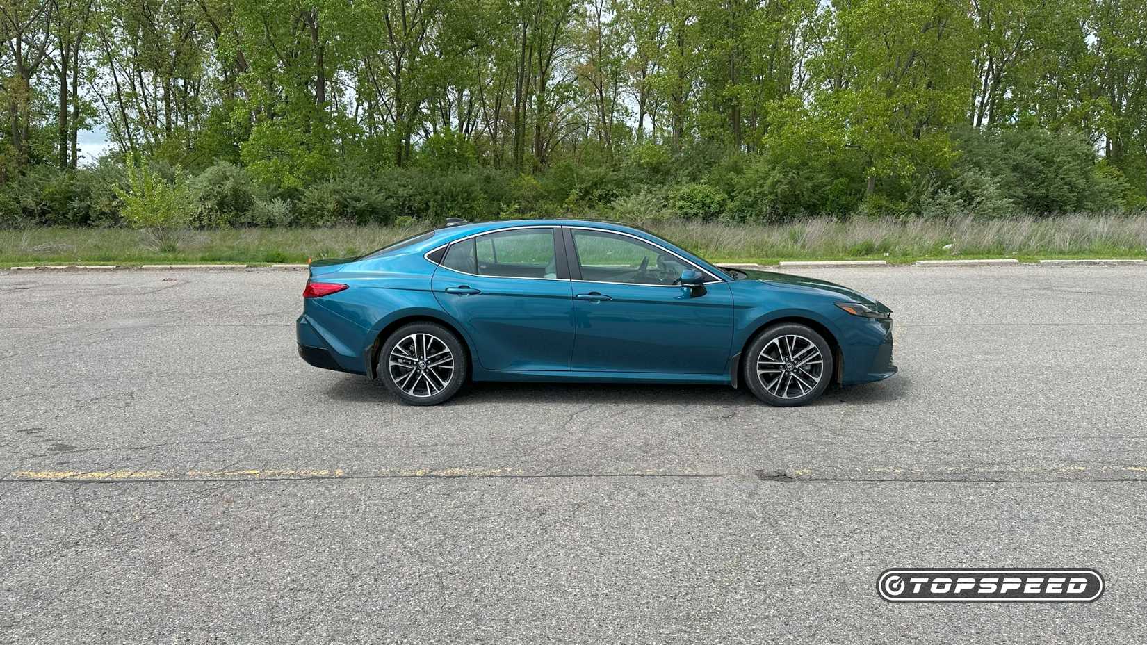 2025 Toyota Camry XLE AWD Profile-1