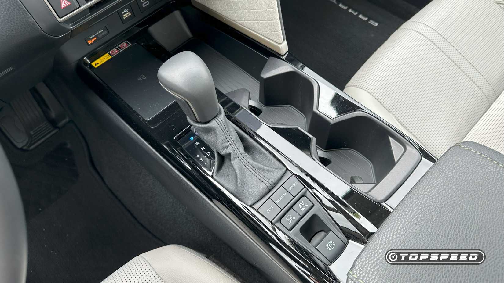 2025 Toyota Camry XLE AWD Steering Center Console