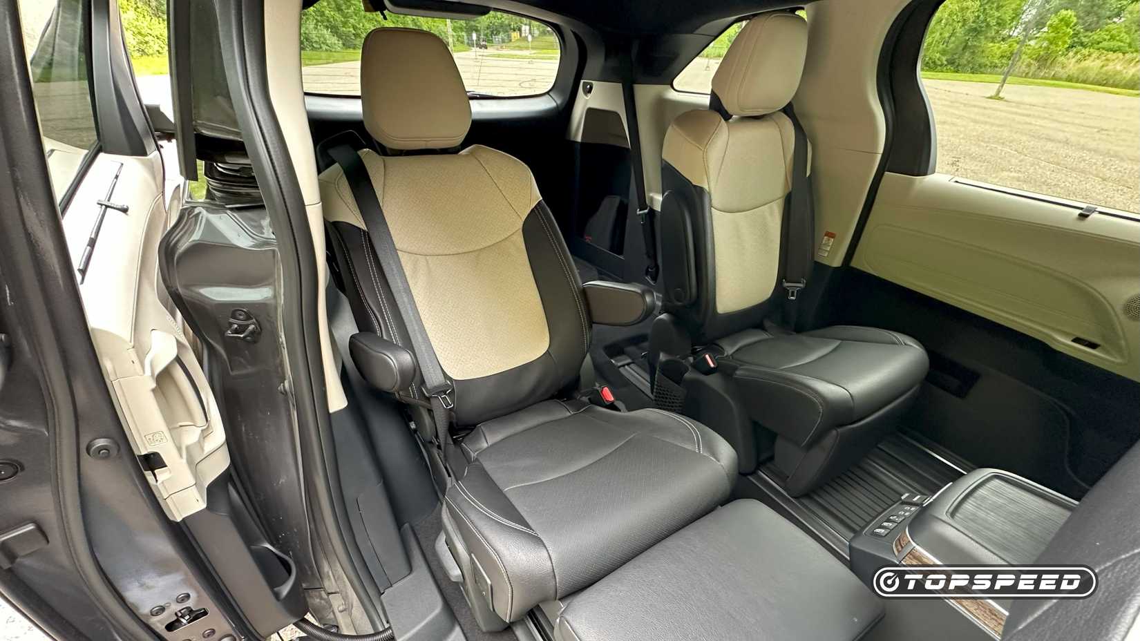 2025 Toyota Sienna Platinum Banco traseiro com tração nas quatro rodas 02