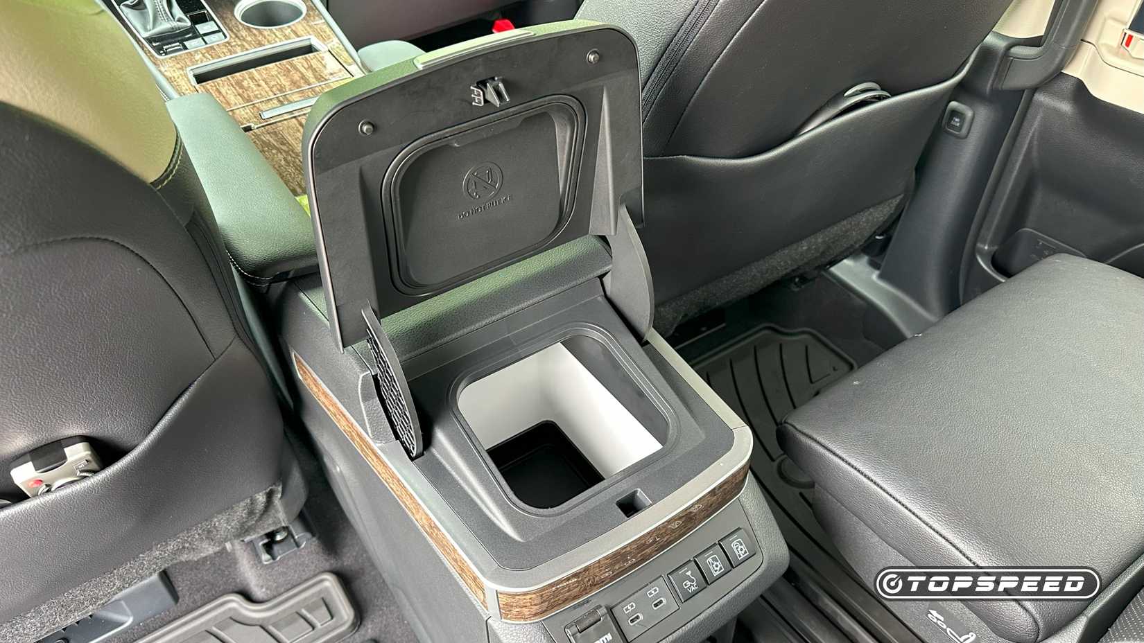 2025 Toyota Sienna Platinum com tração nas quatro rodas, refrigerador do banco traseiro