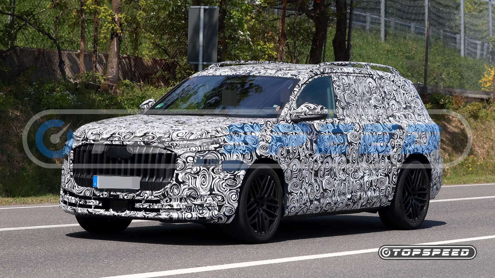 Frente 3/4 2027 Audi Q9 espião