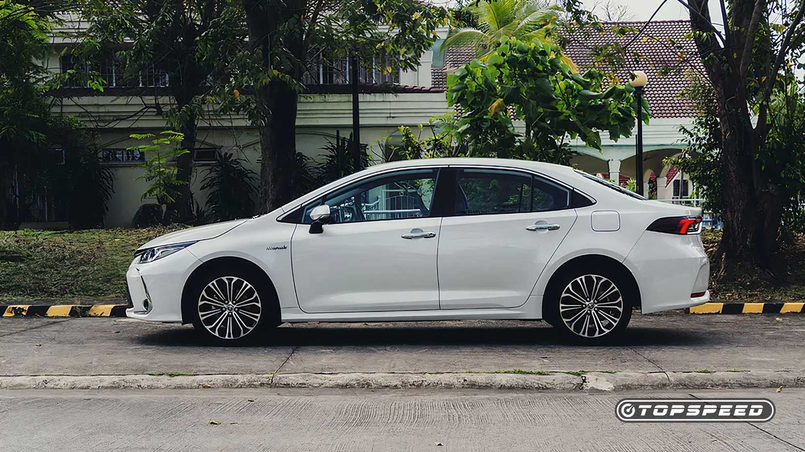 Side profile shot of a 2021 Toyota Corolla Altis Hybrid