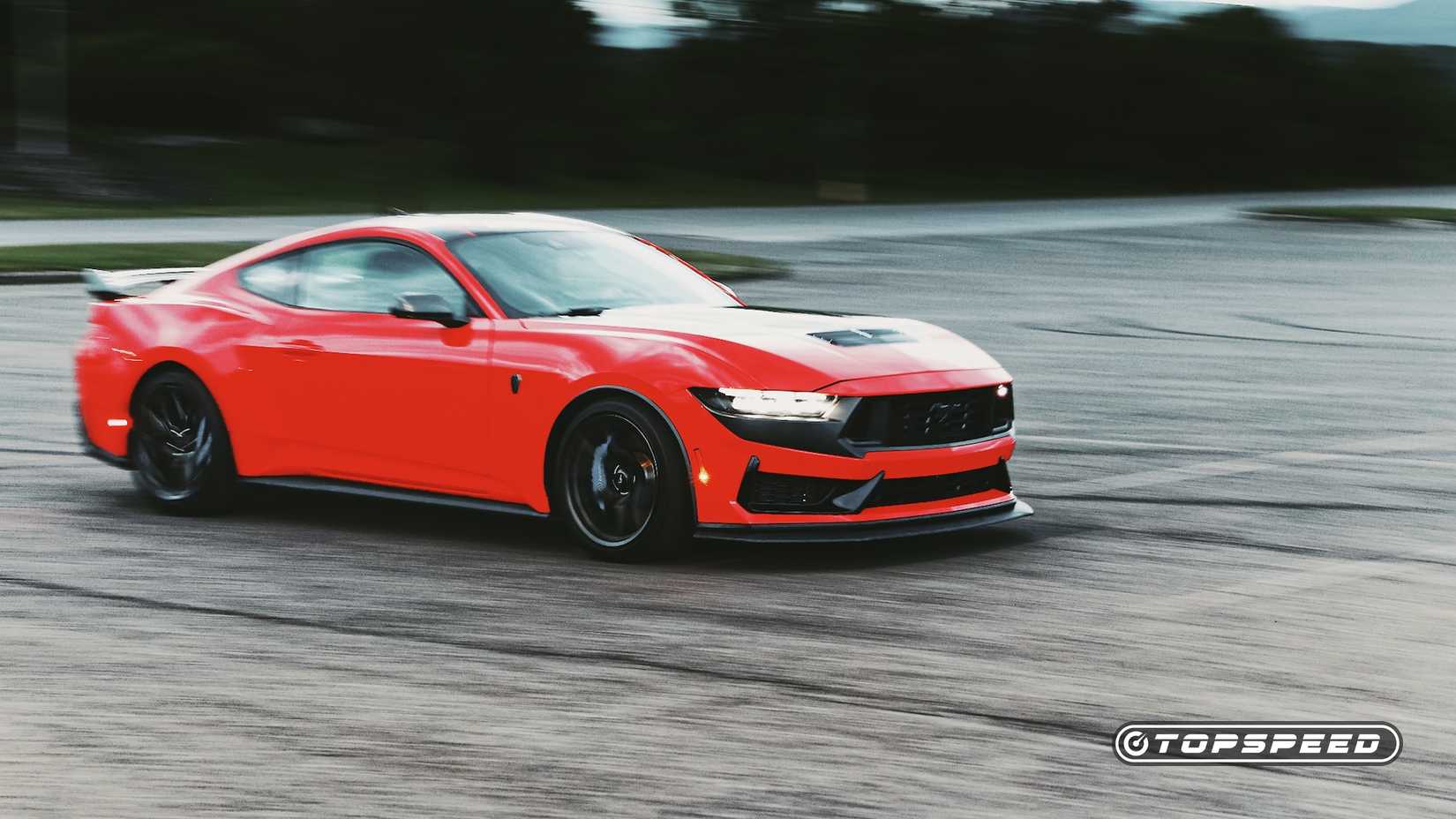 2025 Ford Mustang Dark Horse speed