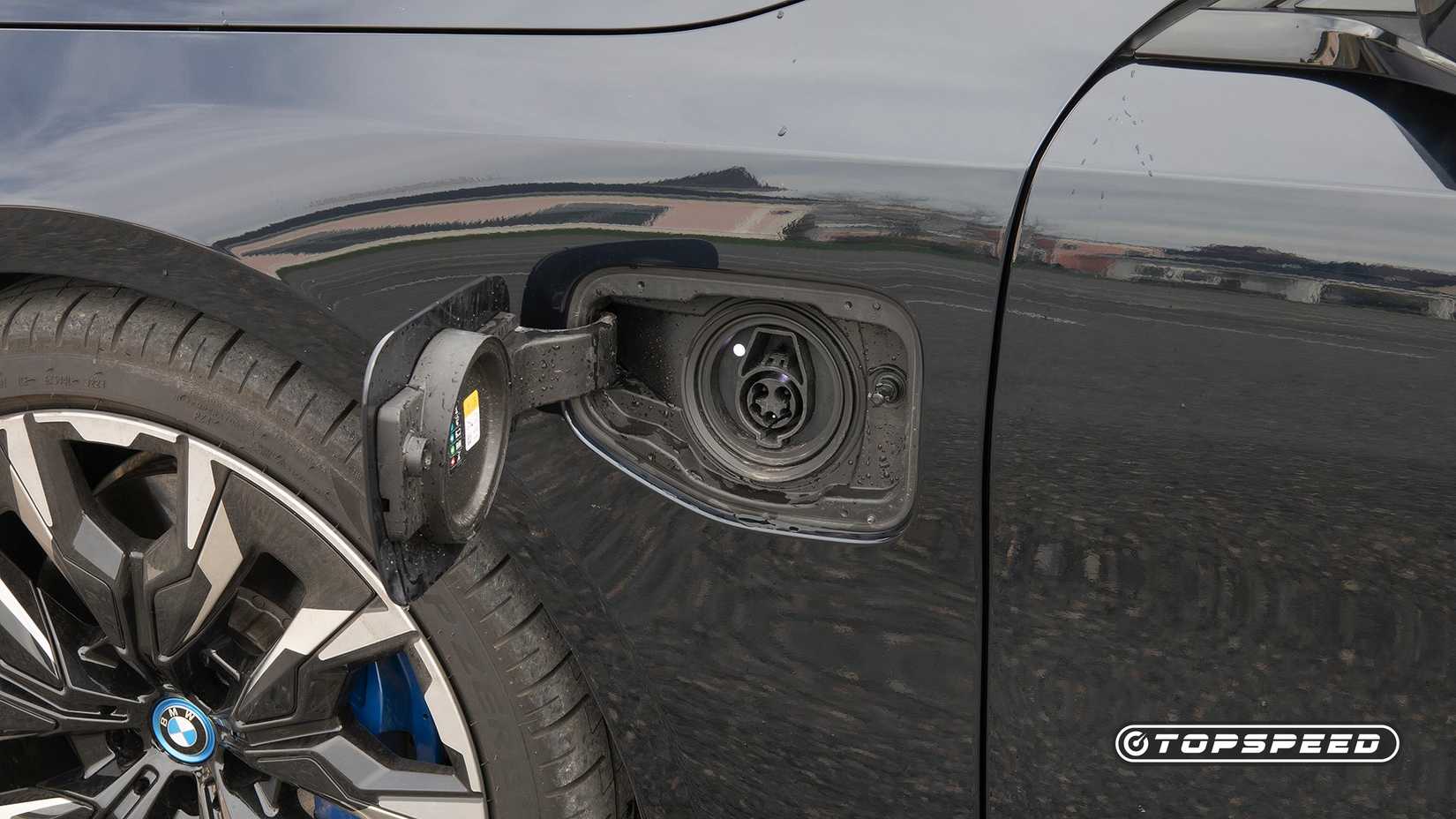 The Plug-In Hybrid 2025 BMW 550e Is Faster Than Past M5s