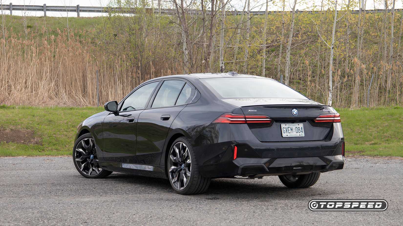 The Plug-In Hybrid 2025 BMW 550e Is Faster Than Past M5s