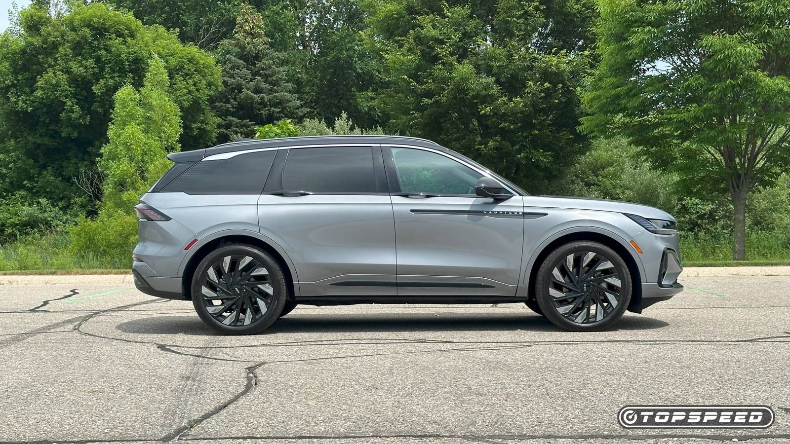 2025 Lincoln Nautilus: Redefining American Luxury with Advanced Tech and Serenity