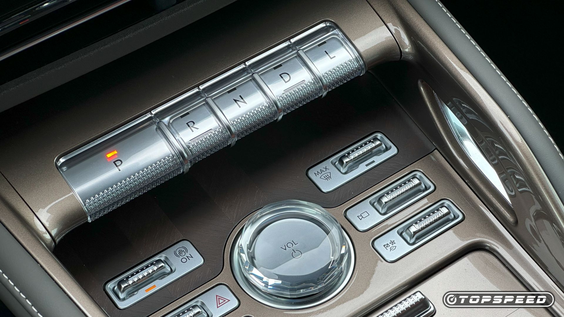 Hot Take: The 2025 Lincoln Nautilus Hybrid Looks Absolutely Fantastic