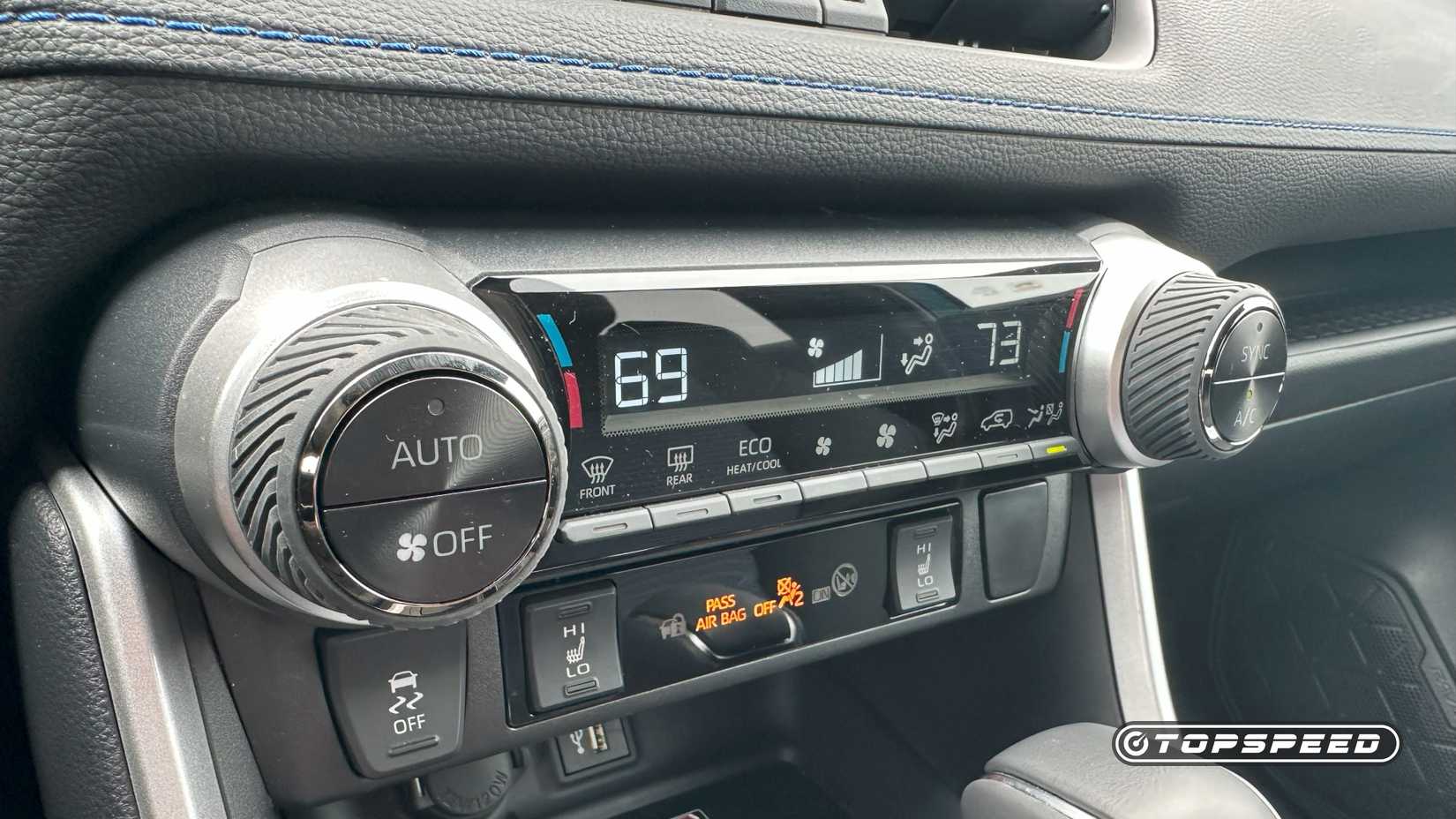 2025 Toyota RAV4 XSE All-Wheel Drive Climate Controls 02