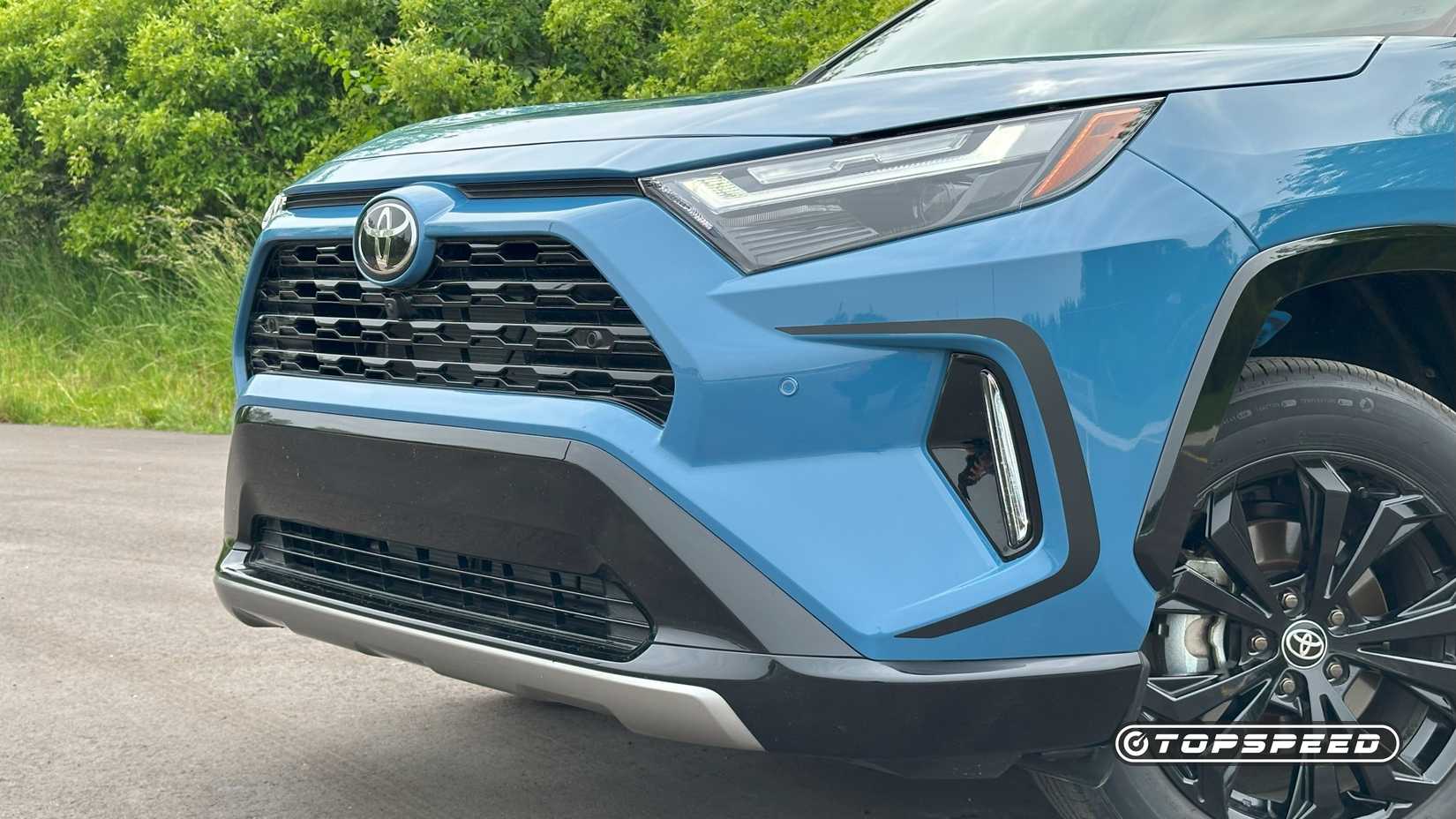 2025 Toyota RAV4 XSE All-Wheel Drive Grille