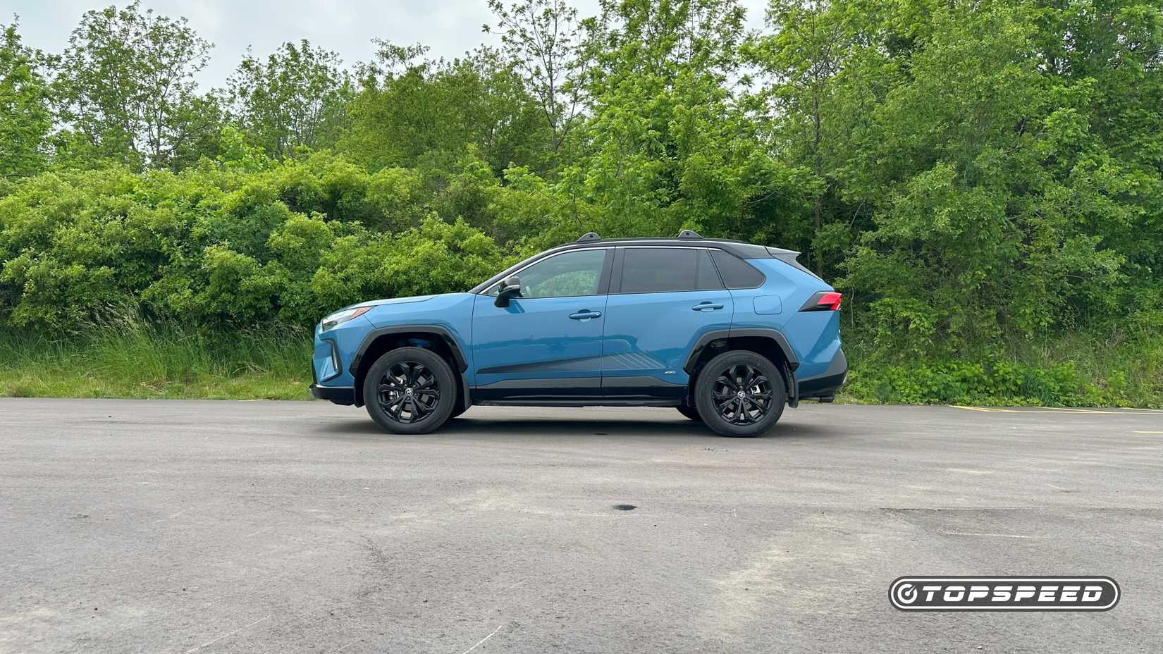 2025 Toyota RAV4 XSE All-Wheel Drive Profile 02