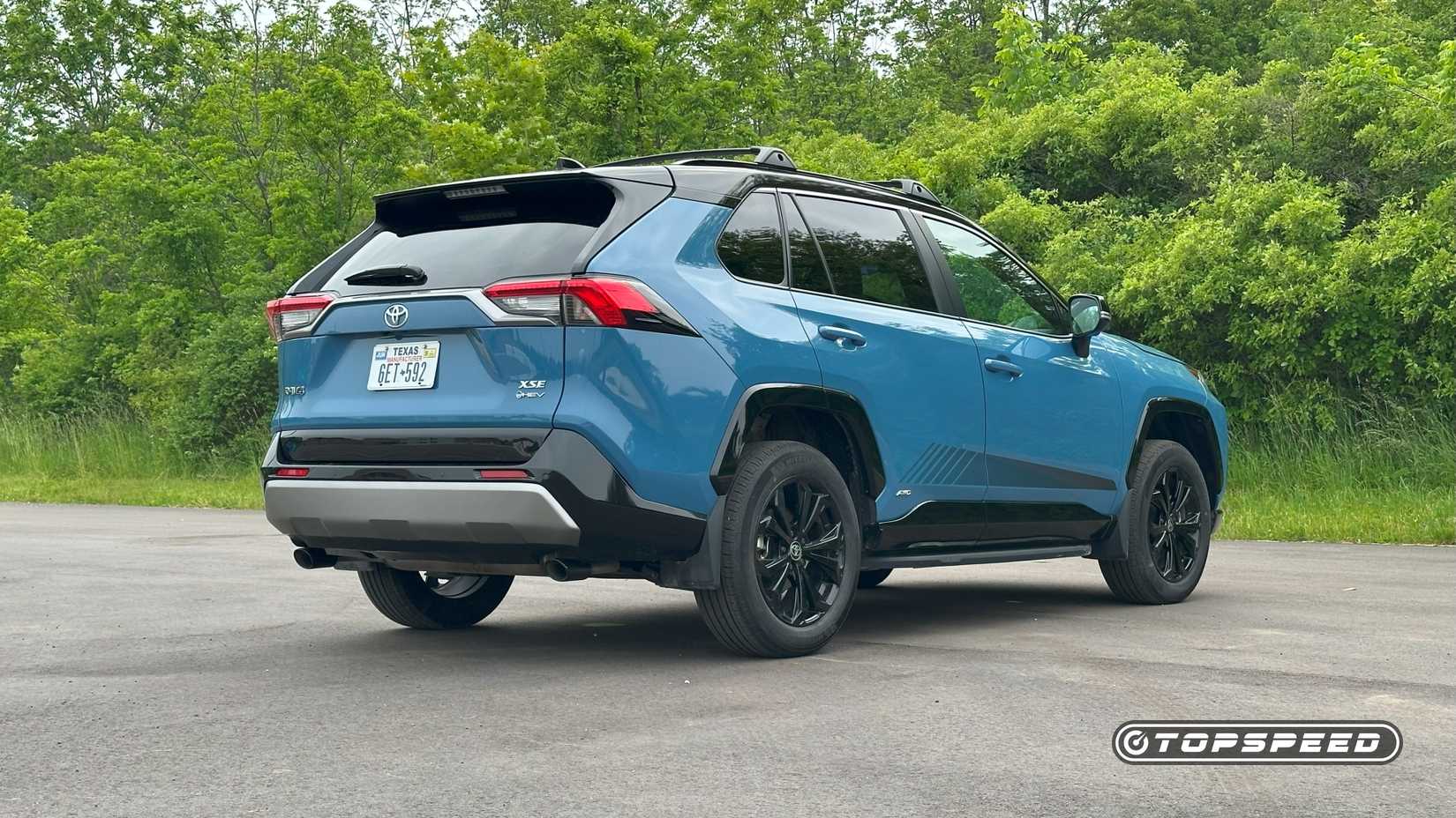 2025 Toyota RAV4 XSE com tração nas quatro rodas traseira três quartos 06