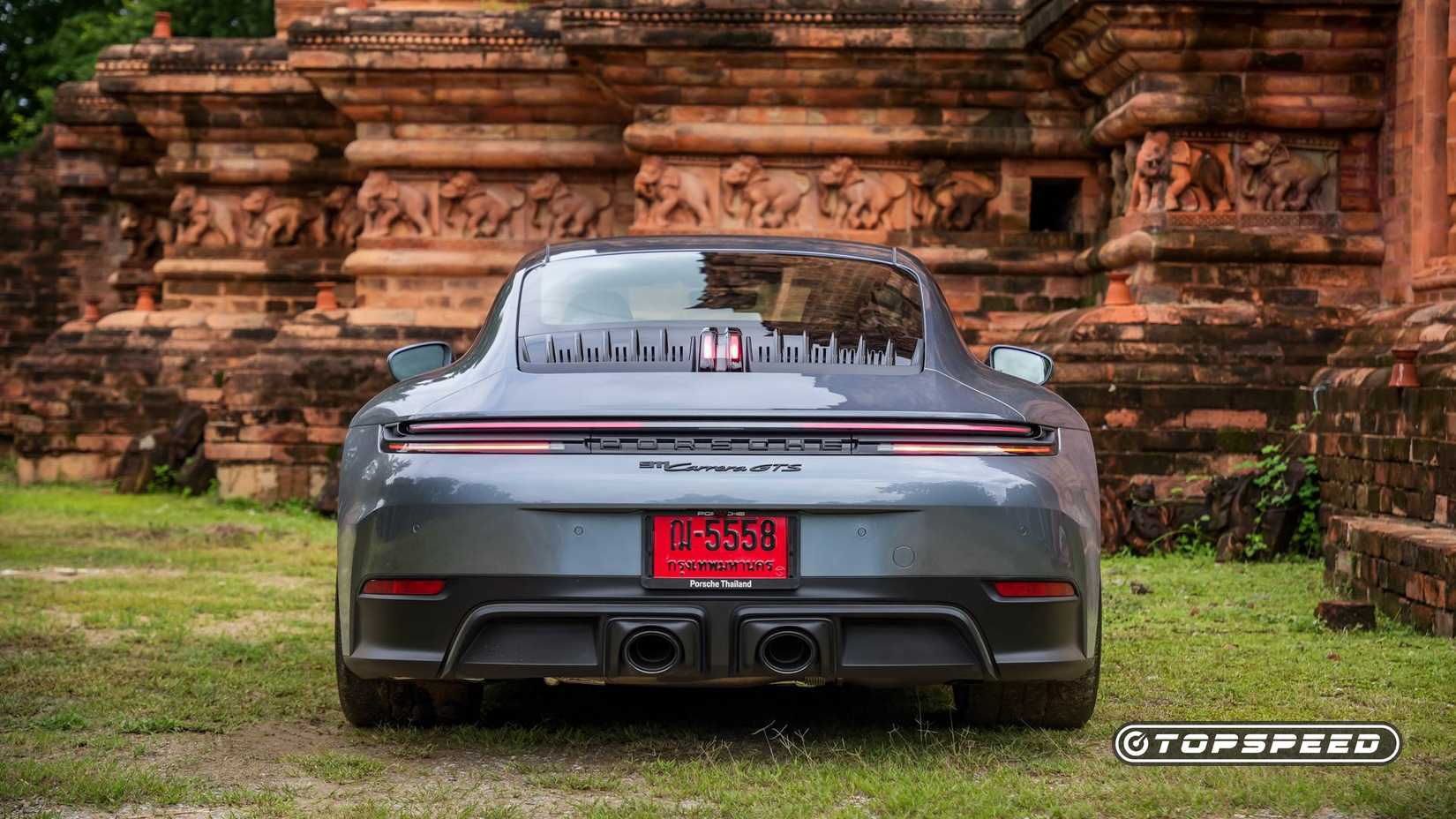 Extremidade traseira do Porsche 911 Carrera GTS 2025