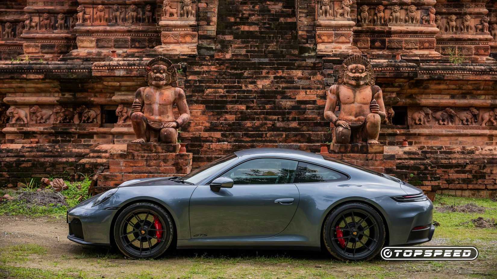 Perfil lateral do Porsche 911 Carrera GTS 2025