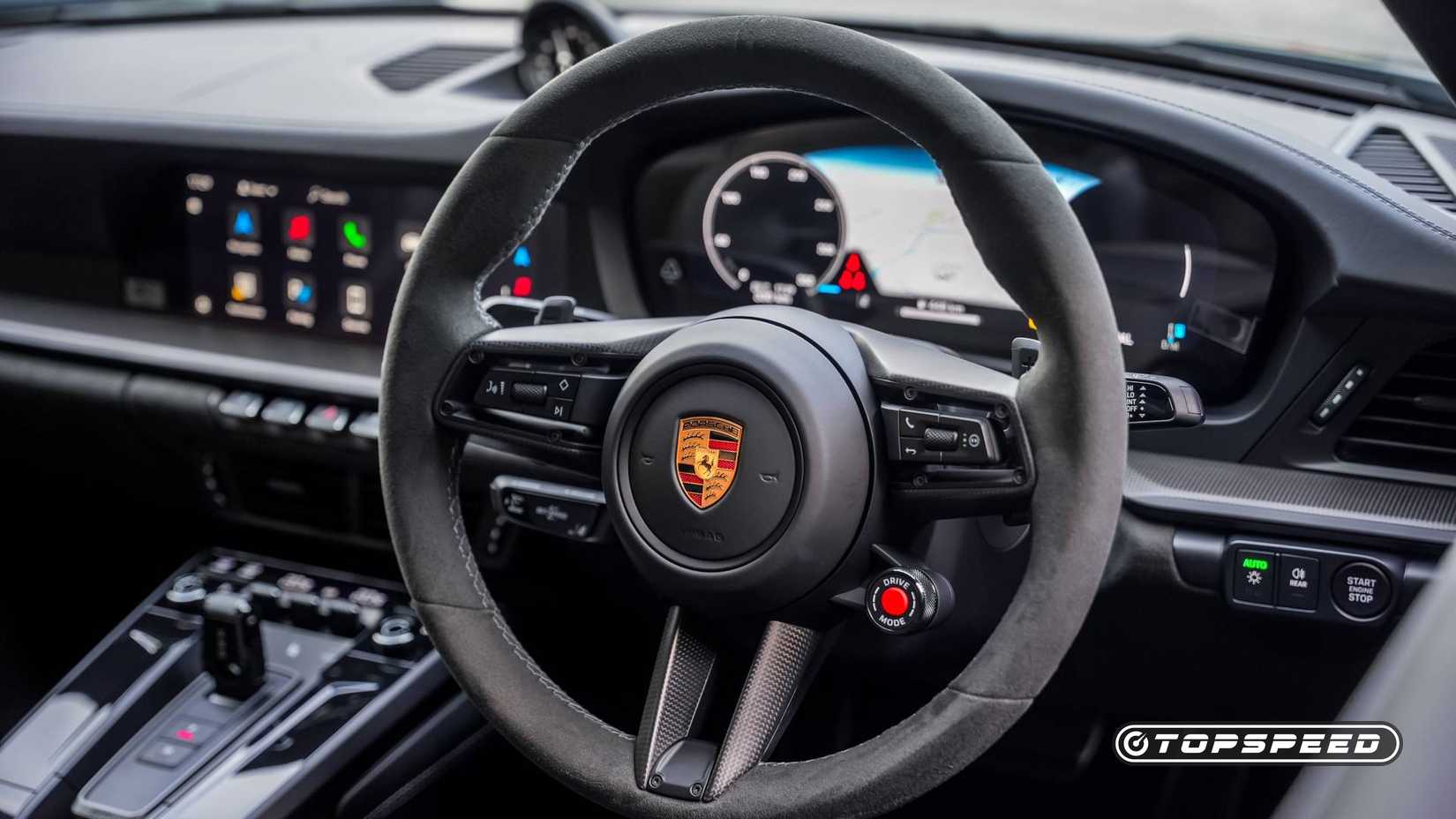 O interior do Porsche 911 Carrera GTS 2025