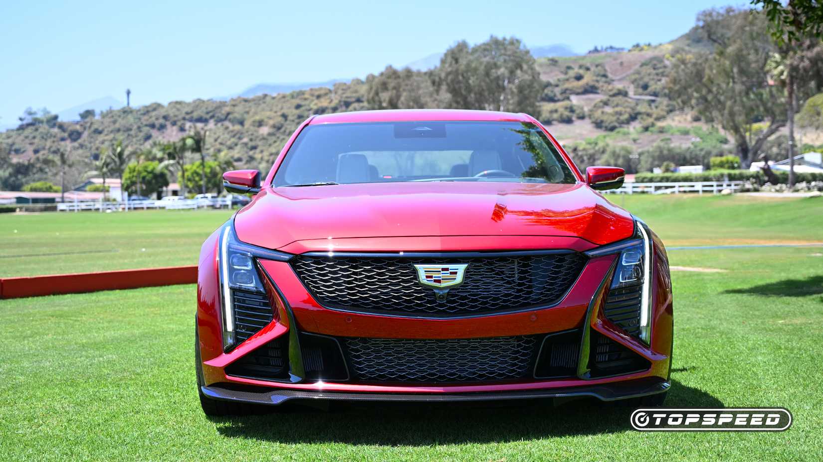 2025 Cadillac CT5 V vermelho Blackwing dianteiro