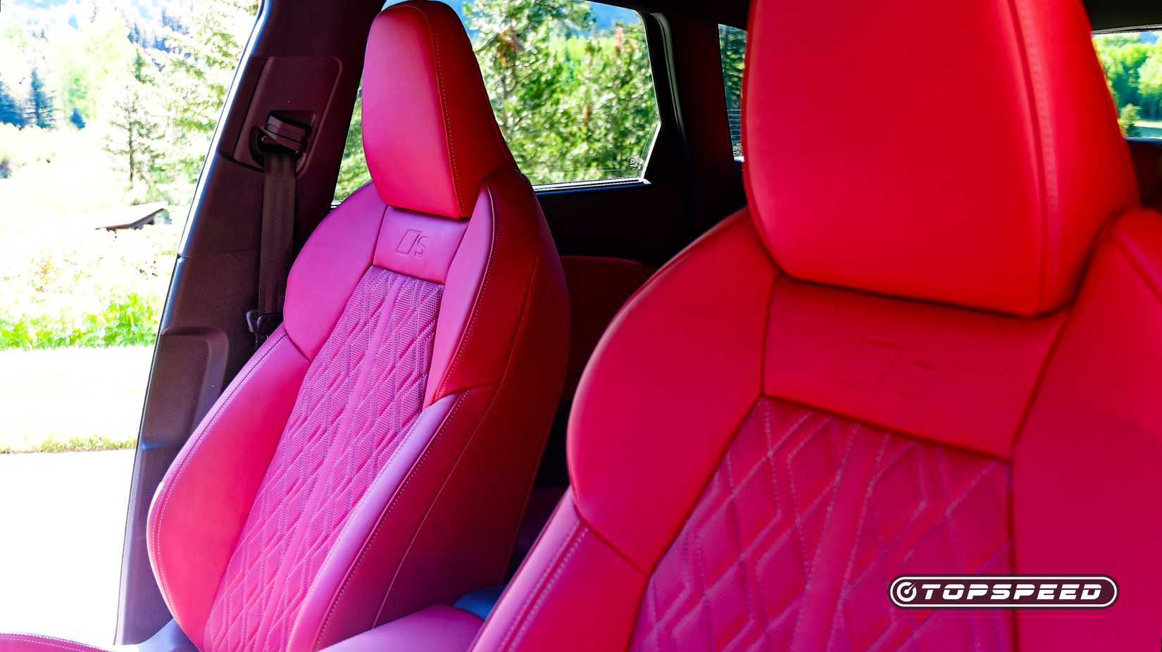 2025 Audi SQ5 headrest