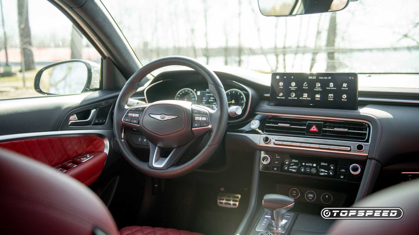 Interior do Gênesis G70 2025