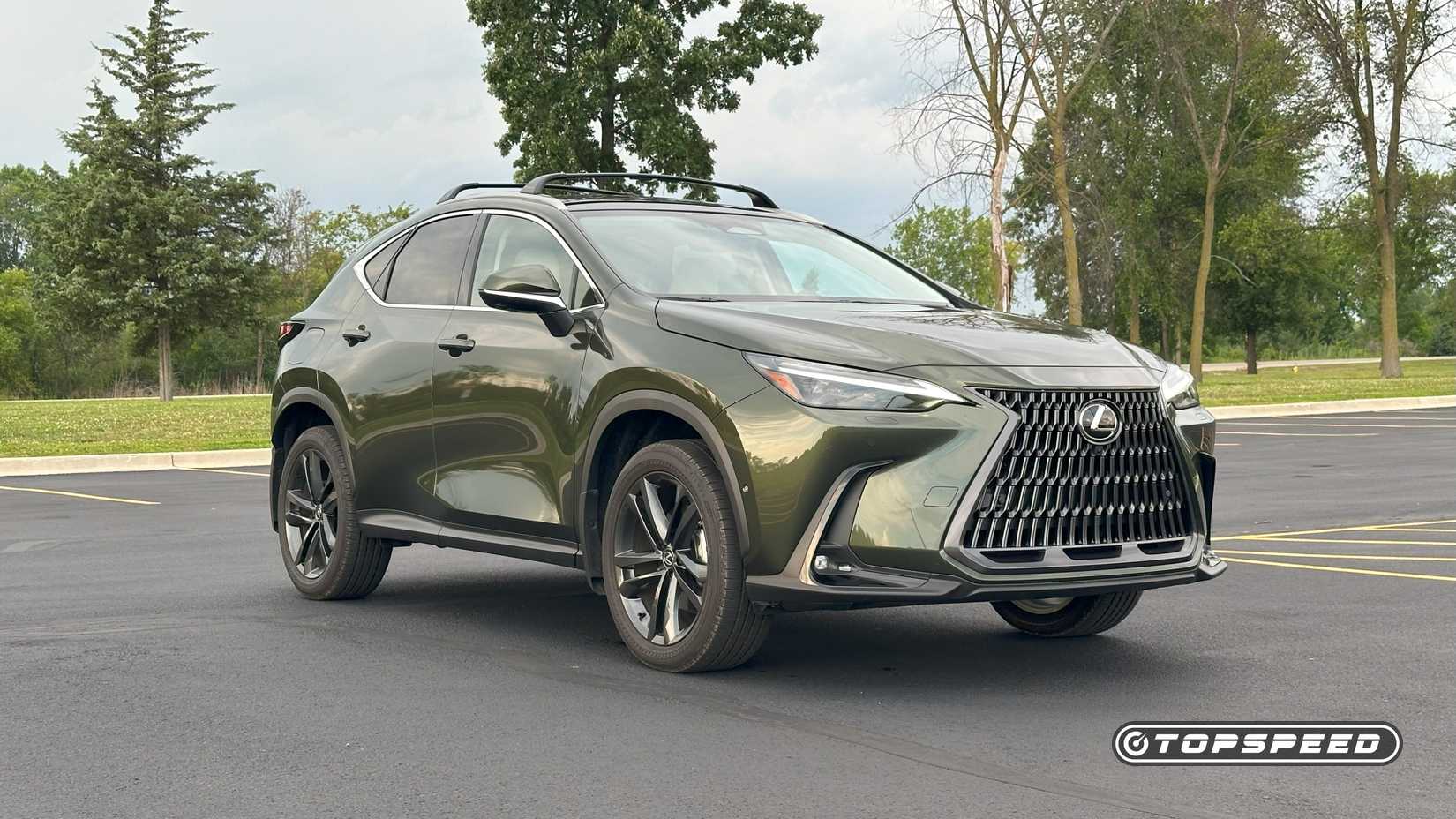 2025 Lexus NX 450h+ Luxury -- Front Three-Quarter 03-1