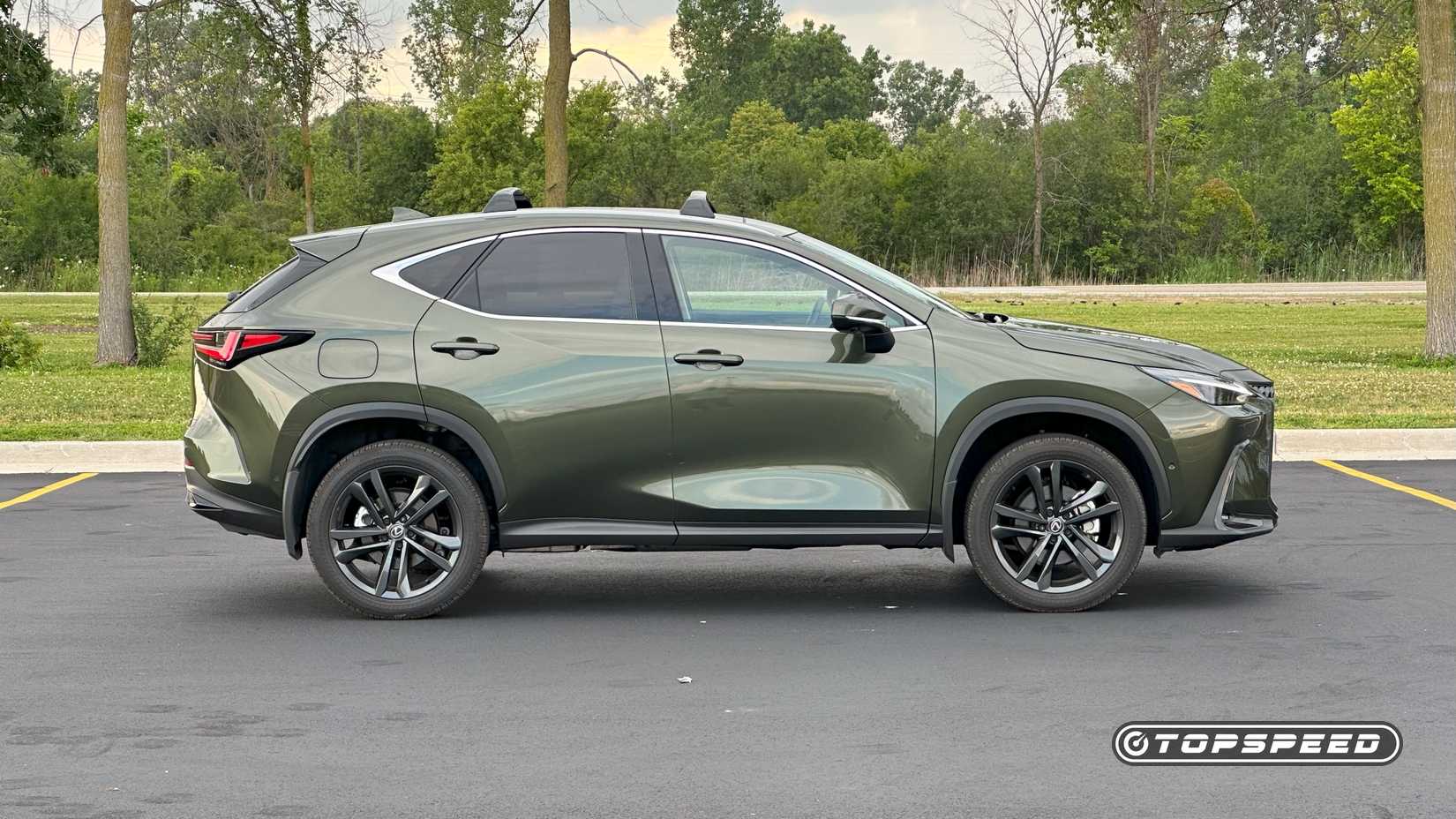 2025 Lexus NX 450h+ Luxury -- Profile 02-1