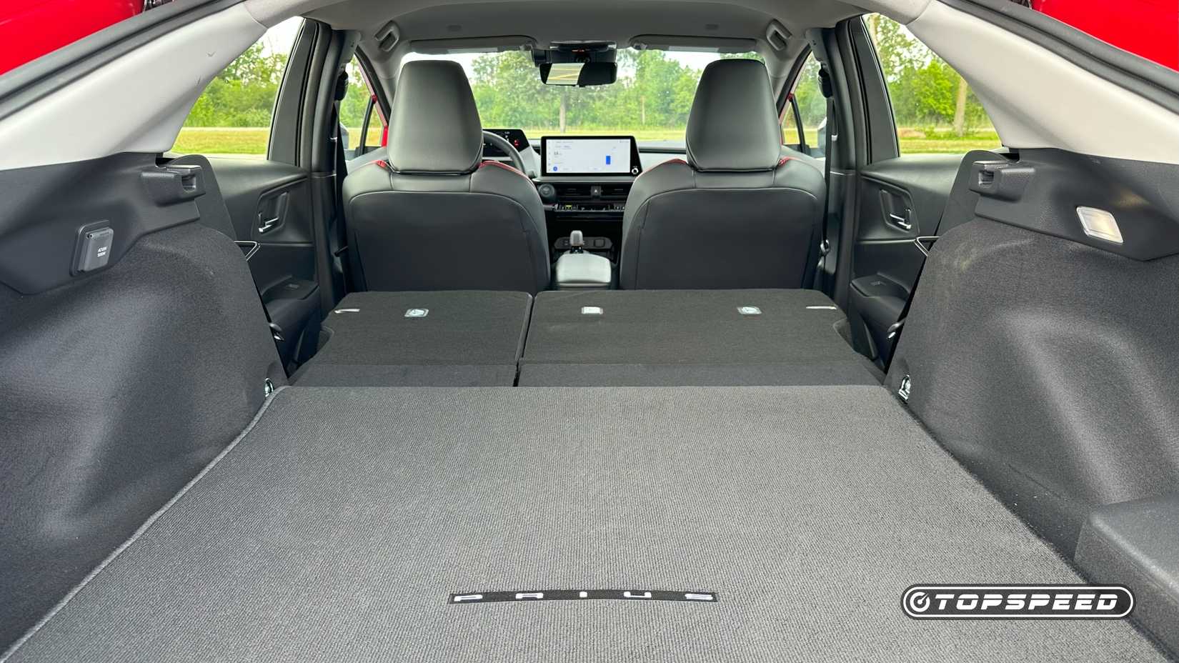 2025 Toyota Prius Plug-In Híbrido XSE – Área de Carga 04