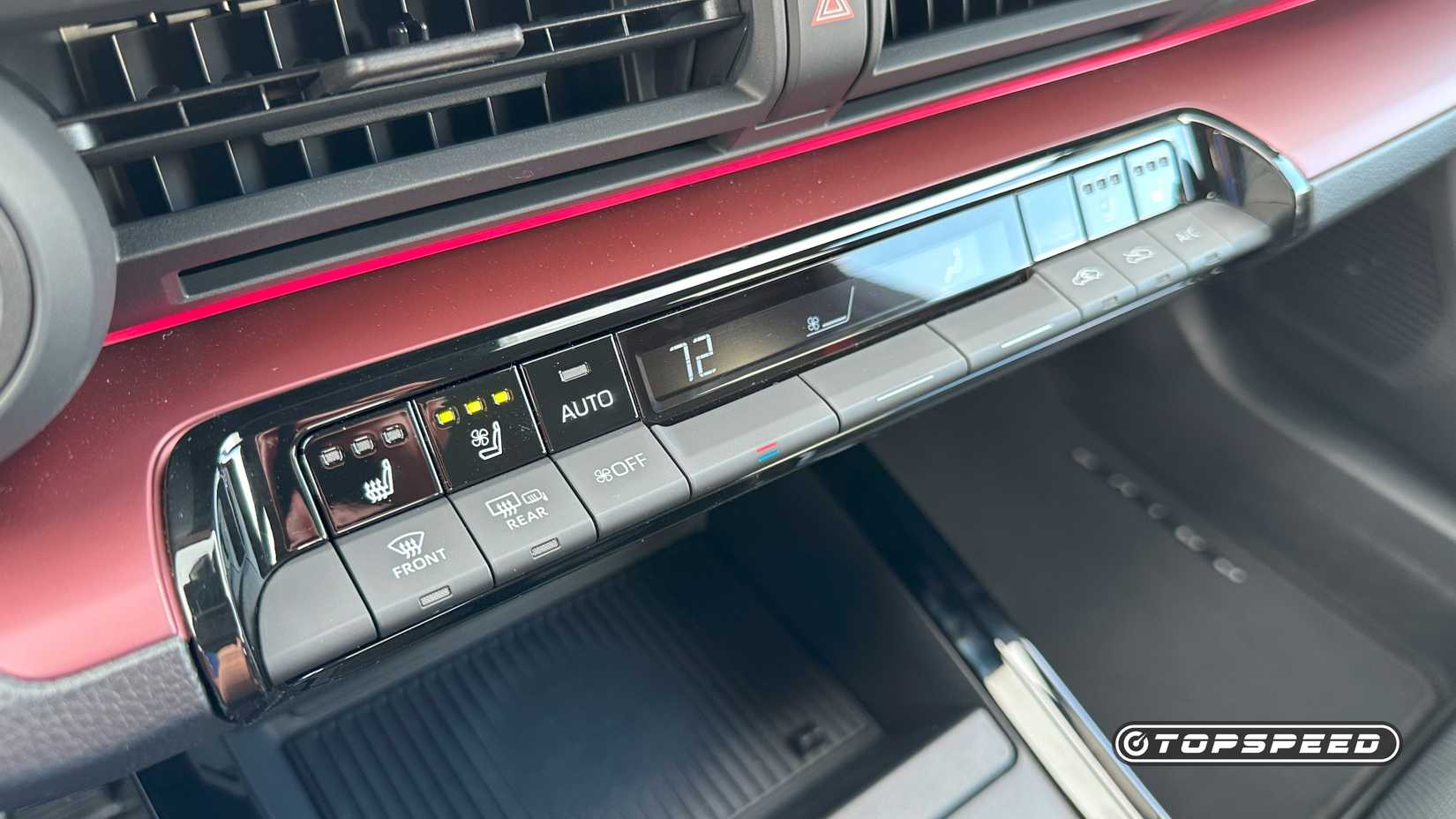 2025 Toyota Prius Plug-In Hybrid XSE - Controles climáticos 02