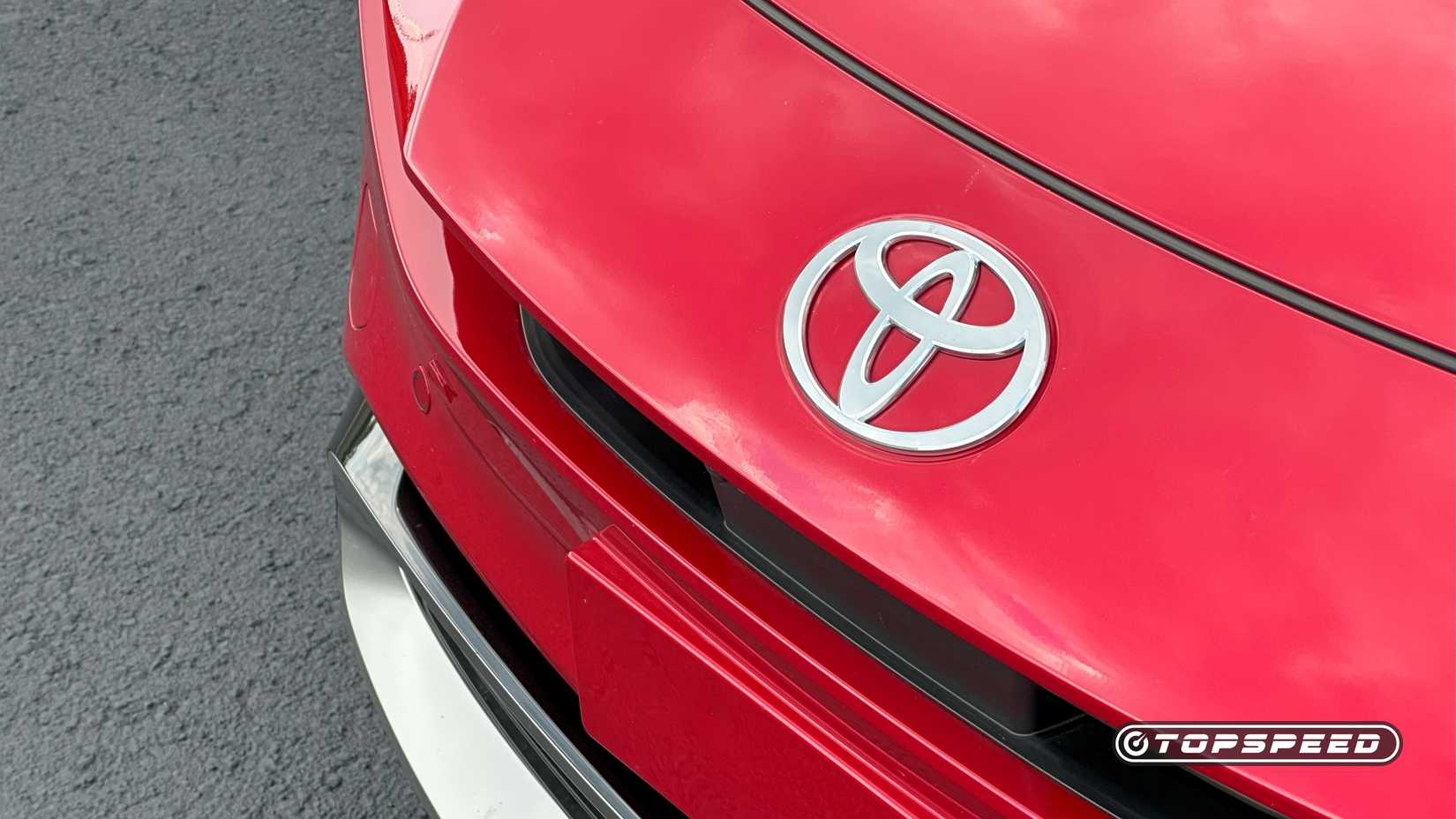 2025 Toyota Prius Plug-In Hybrid XSE -- Logo