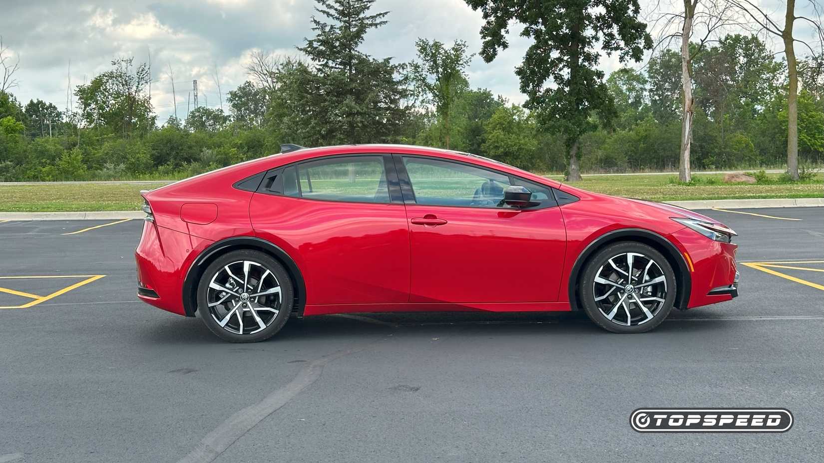 2025 Toyota Prius Plug-In Hybrid XSE -- Profile 02