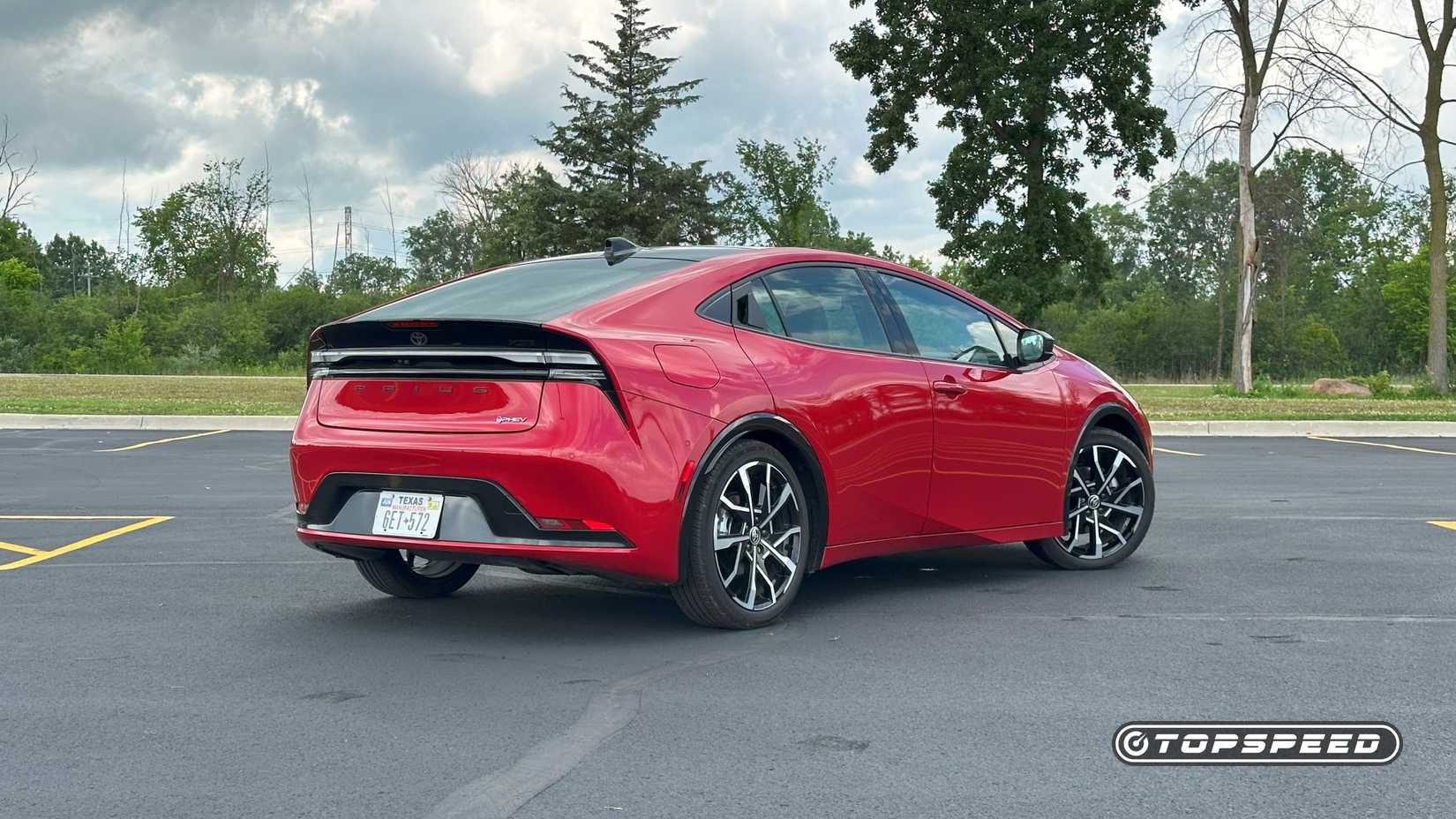 2025 Toyota Prius Plug-In Hybrid XSE – Traseira Três Quartos 02