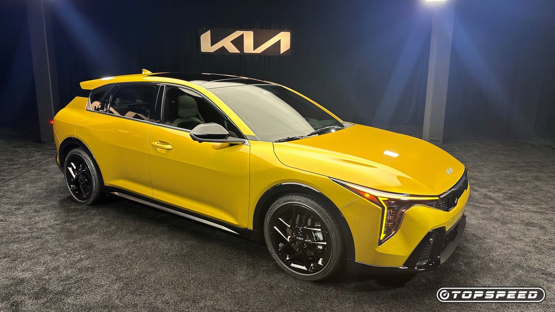 2026 Kia K4 Hatchback front quarter