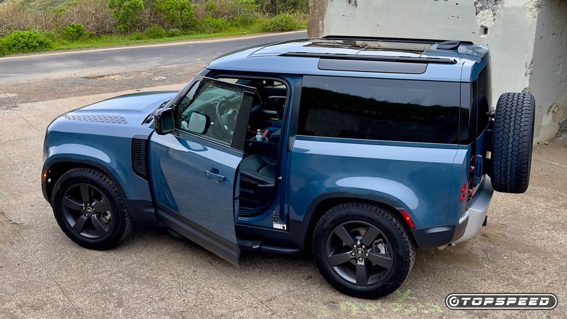 Blending Luxury and Capability: The 2025 Land Rover Defender 90