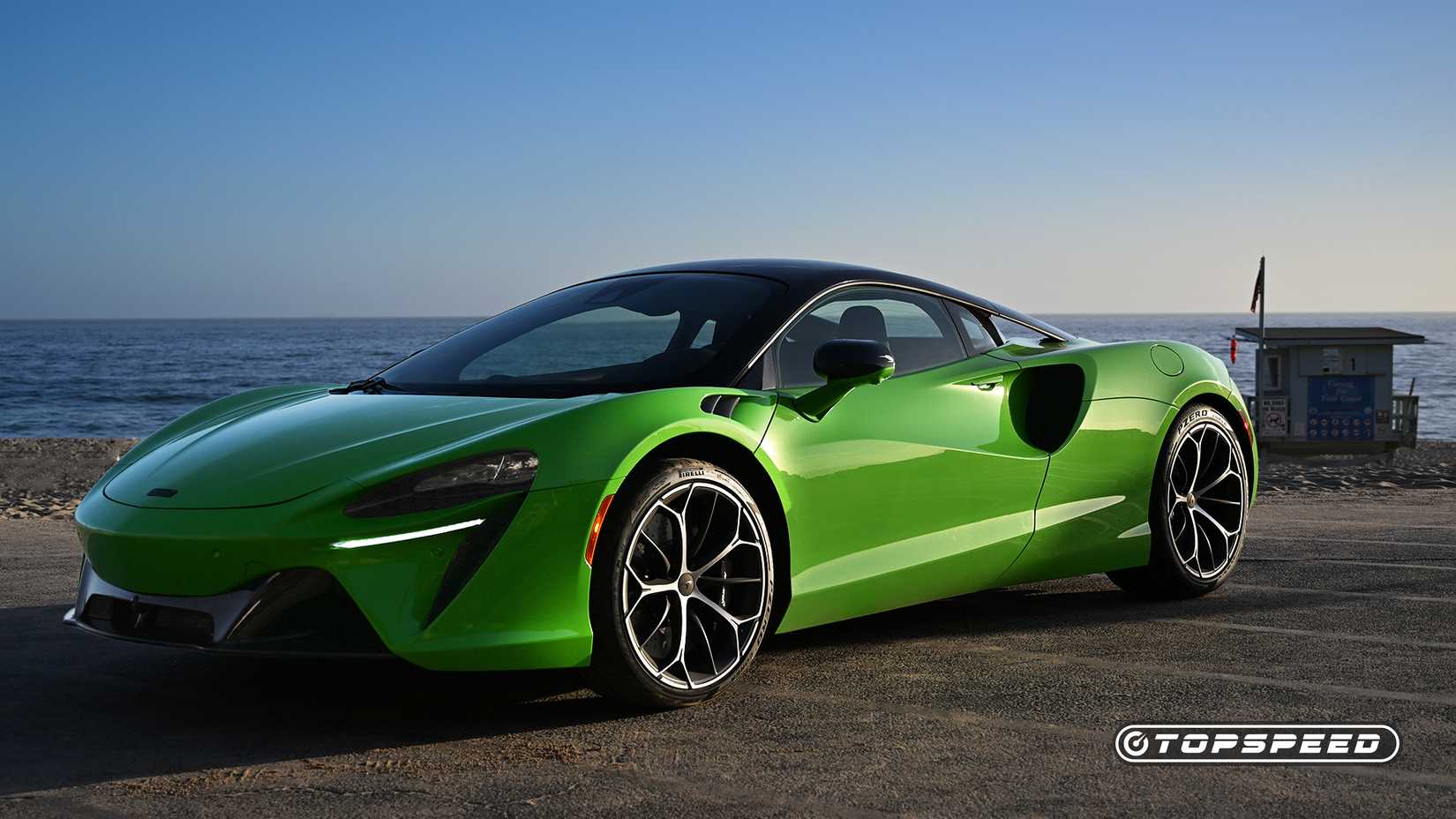 2025 greenMcLaren Artura front 3/4