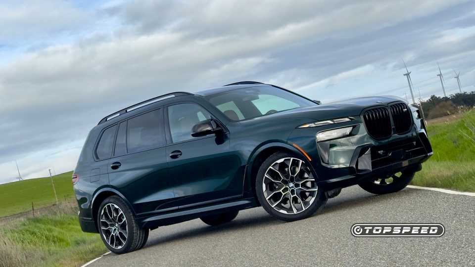 2025 BMW X7 M60i Exterior Side View