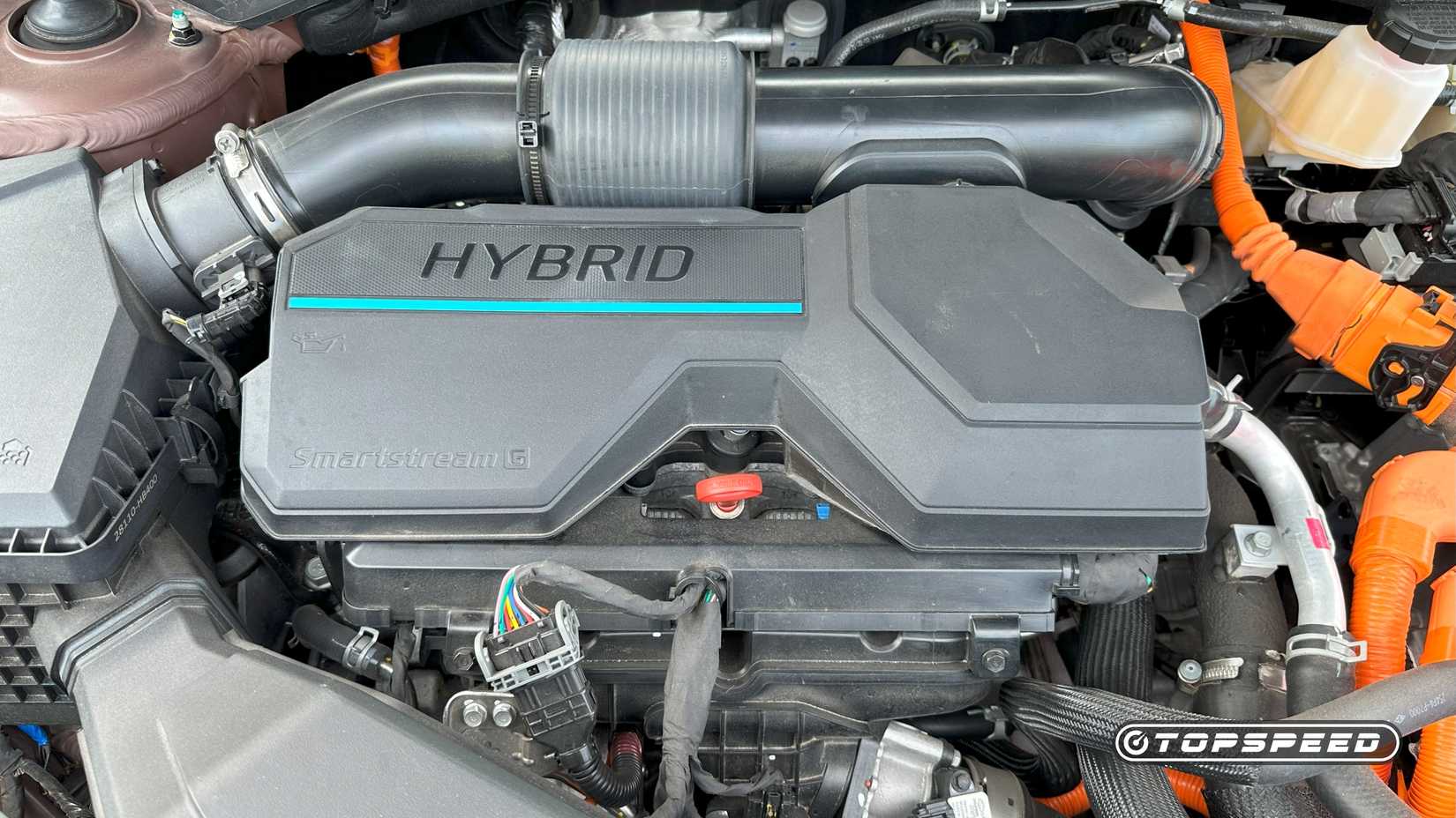 Shot of the 2025 Hyundai Santa Fe Hybrid's engine