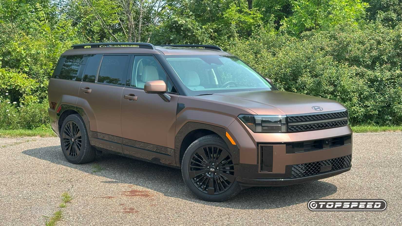 2025 Hyundai Santa Fe Hybrid -- Front Three-Quarter