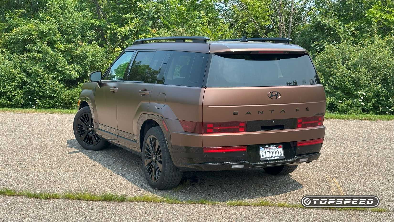 2025 Hyundai Santa Fe Hybrid -- Rear Three-Quarter 04