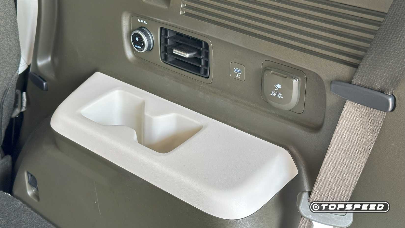 2025 Hyundai Santa Fe Hybrid -- Third-Row Cupholders 02