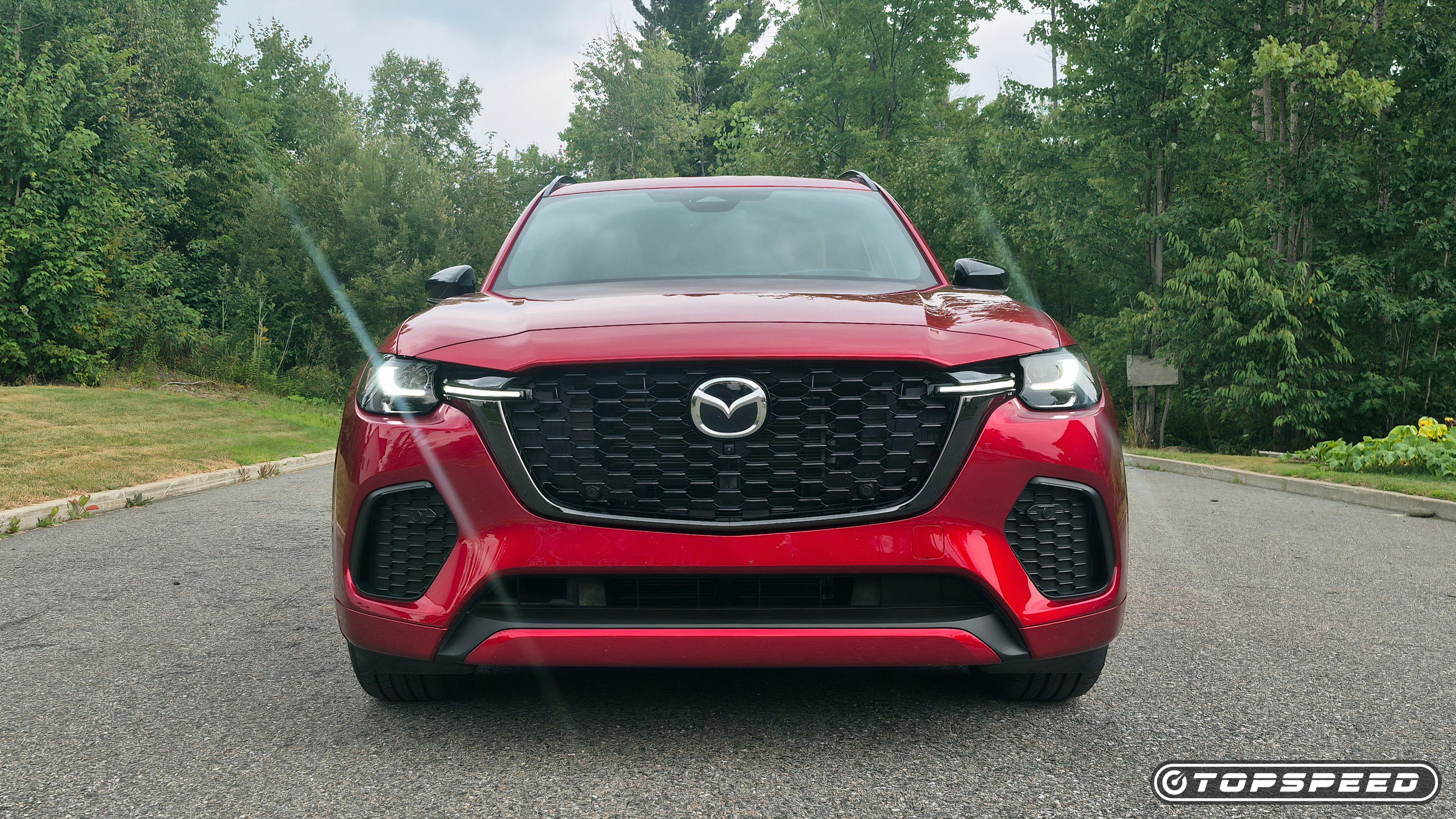 A front profile shot of the 2025 Mazda CX-70 TopSpeed 3