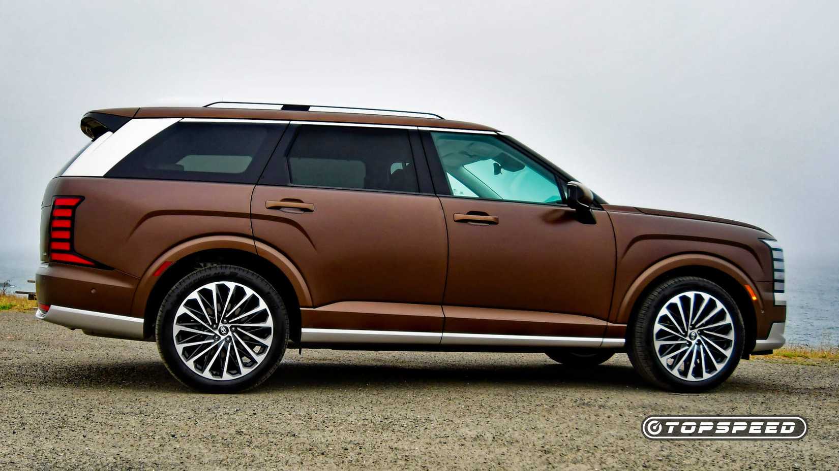 Tiro lateral do Hyundai Palisade 2026 estacionado