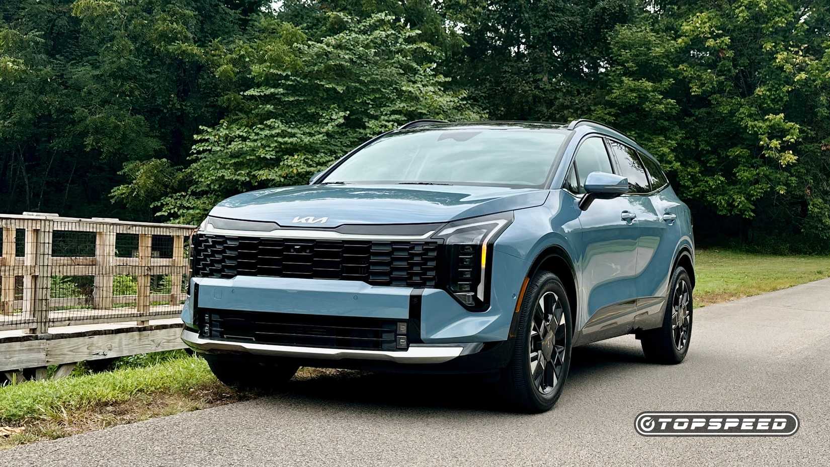 2026 Kia Sportage Hybrid front quarter